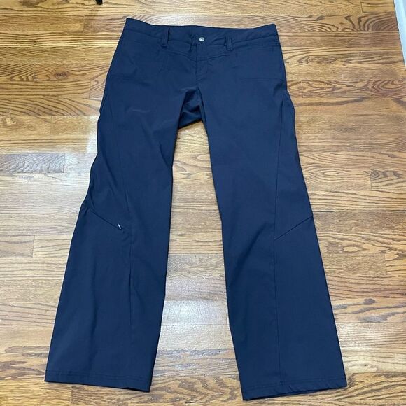 Athleta Lucy Capri Pants. Navy Blue. Size Medium. - Picture 9 of 9
